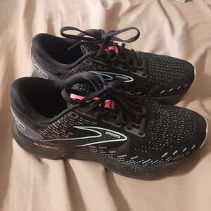 Brooks Women's Black and Pink Athletic Shoes